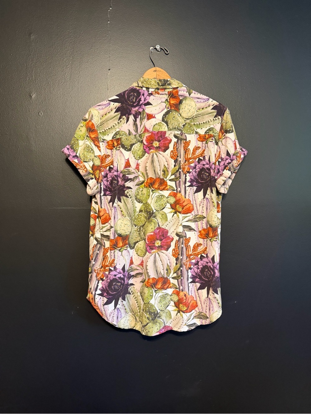 Wildfang Empower Short Sleeve Shirt in Cactus Floral - Picture 5 of 16